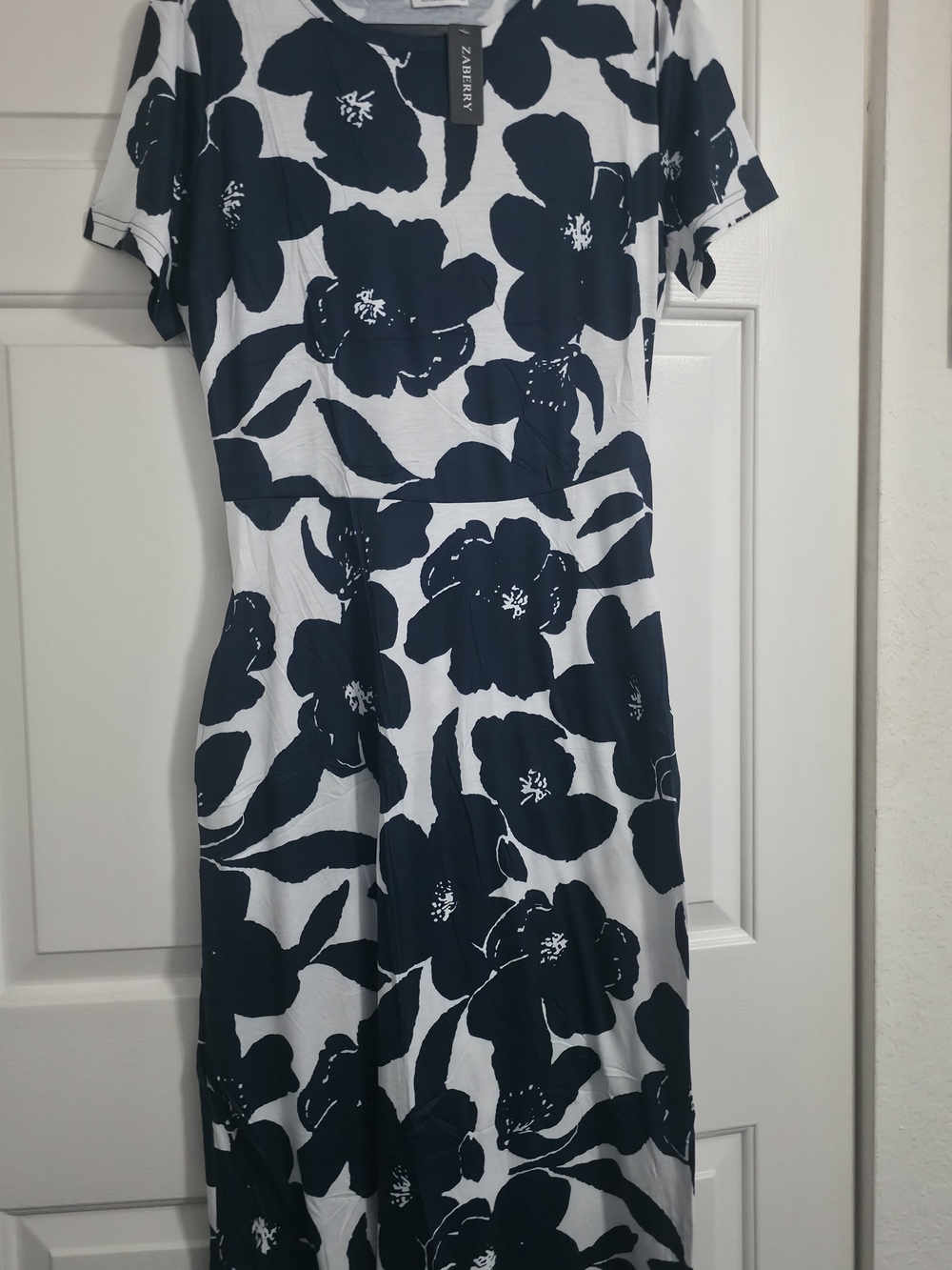 Women’s Navy Floral Maxi Dress - Elegant Summer Fit - Picture 6 of 7